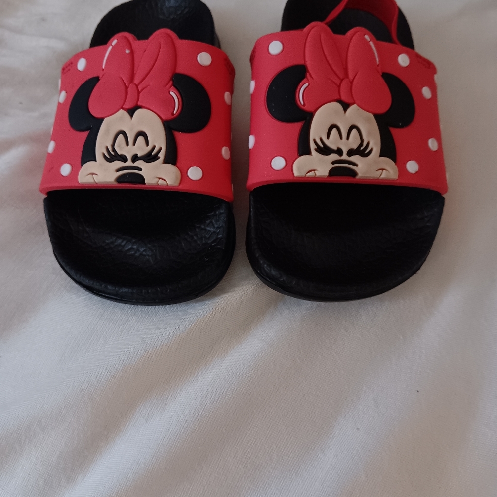 Kids girls black red minnie mouse sandles size 5.